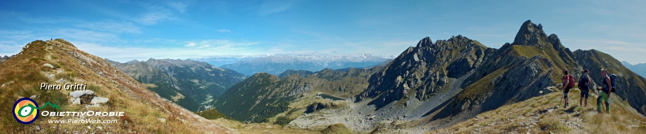 39 Monte di Sopra a sx, Alpi Retiche in centro, Valletto a dx .jpg